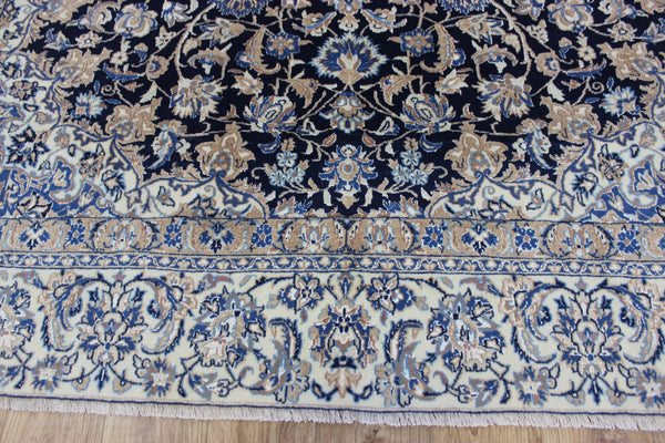 &nbsp;Fine Persian Nain rug, of superb classic design with outstanding colours 274 x 158 cm