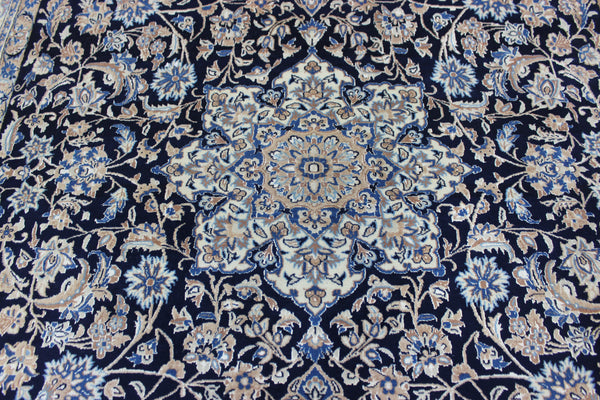 &nbsp;Fine Persian Nain rug, of superb classic design with outstanding colours 274 x 158 cm