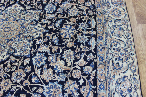 &nbsp;Fine Persian Nain rug, of superb classic design with outstanding colours 274 x 158 cm