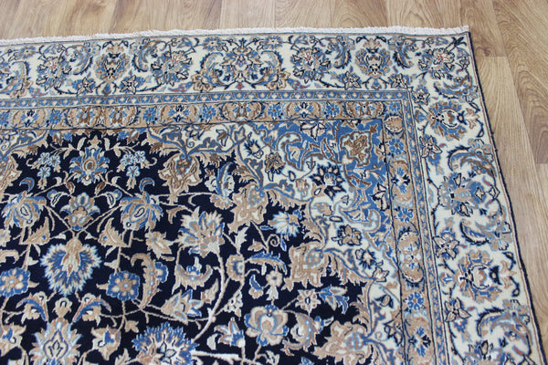 &nbsp;Fine Persian Nain rug, of superb classic design with outstanding colours 274 x 158 cm