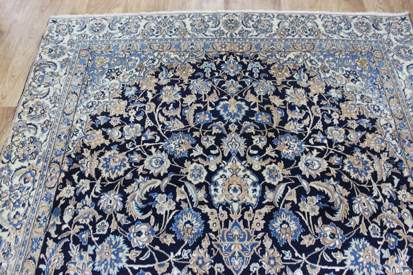 &nbsp;Fine Persian Nain rug, of superb classic design with outstanding colours 274 x 158 cm