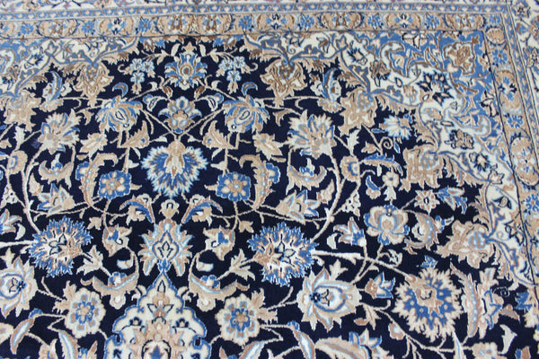&nbsp;Fine Persian Nain rug, of superb classic design with outstanding colours 274 x 158 cm