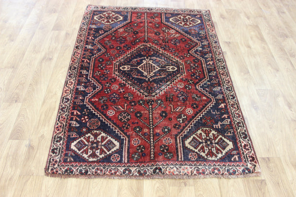 Antique Persian Qashqai rug of single medallion design 155 x 112 cm