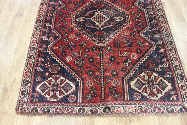 Antique Persian Qashqai rug of single medallion design 155 x 112 cm