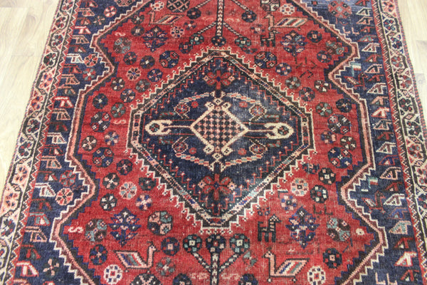 Antique Persian Qashqai rug of single medallion design 155 x 112 cm