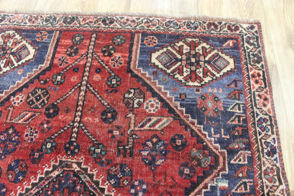 Antique Persian Qashqai rug of single medallion design 155 x 112 cm