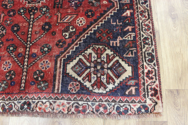 Antique Persian Qashqai rug of single medallion design 155 x 112 cm