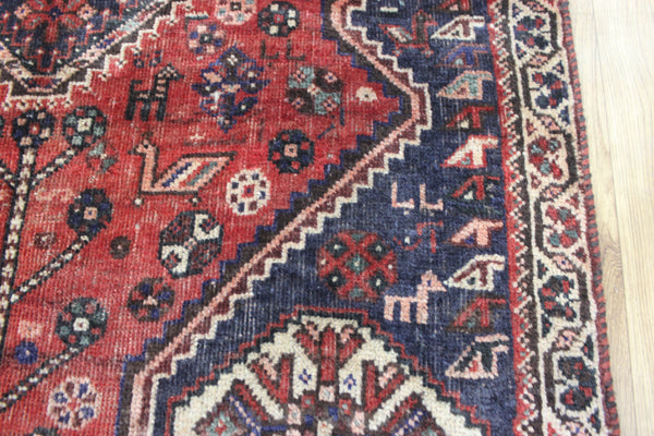 Antique Persian Qashqai rug of single medallion design 155 x 112 cm