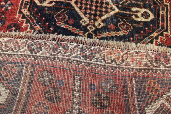 Antique Persian Qashqai rug of single medallion design 155 x 112 cm
