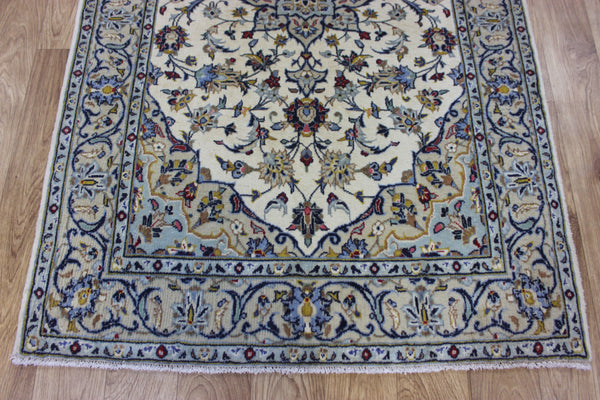 Persian Kashan rug with fine weave and a very pleasing floral design 155 x 103 cm