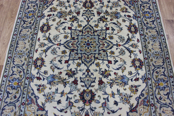 Persian Kashan rug with fine weave and a very pleasing floral design 155 x 103 cm
