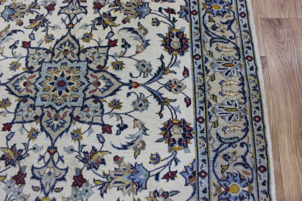 Persian Kashan rug with fine weave and a very pleasing floral design 155 x 103 cm