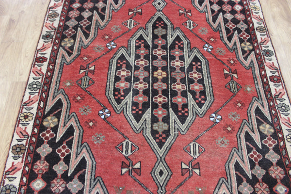 Old Persian Mazlaghan rug of traditional large medallion design 190 x 126 cm
