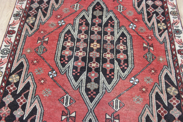 Old Persian Mazlaghan rug of traditional large medallion design 190 x 126 cm