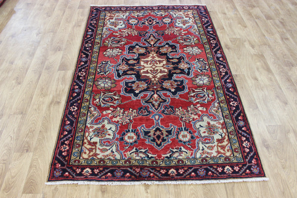 An interesting handmade Persian Hamadan rug 196 x 127 cm