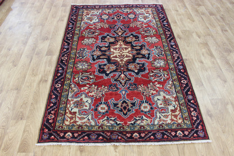 An interesting handmade Persian Hamadan rug 196 x 127 cm