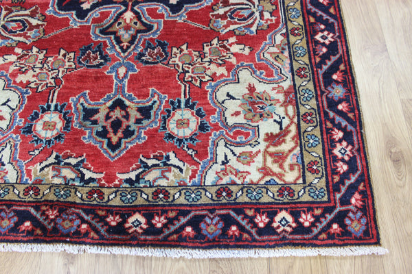 An interesting handmade Persian Hamadan rug 196 x 127 cm
