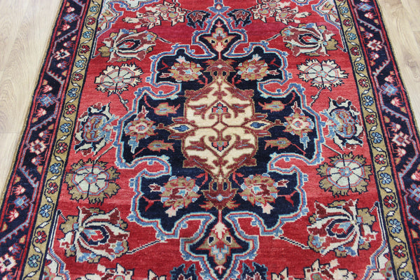 An interesting handmade Persian Hamadan rug 196 x 127 cm