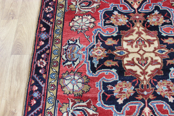 An interesting handmade Persian Hamadan rug 196 x 127 cm