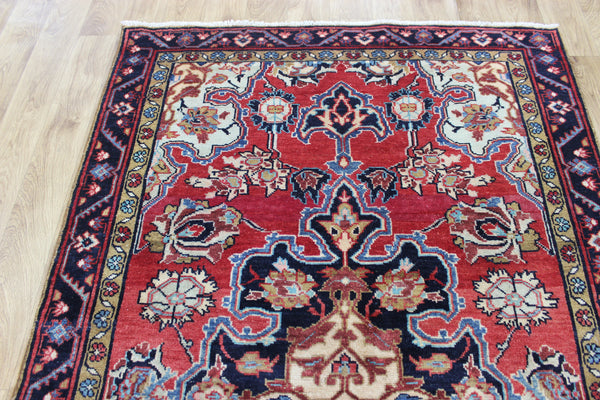 An interesting handmade Persian Hamadan rug 196 x 127 cm