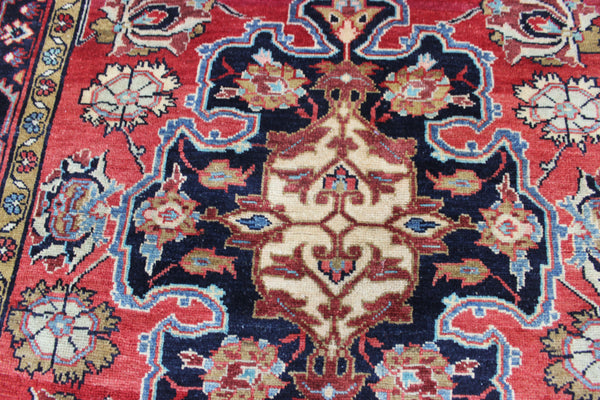 An interesting handmade Persian Hamadan rug 196 x 127 cm