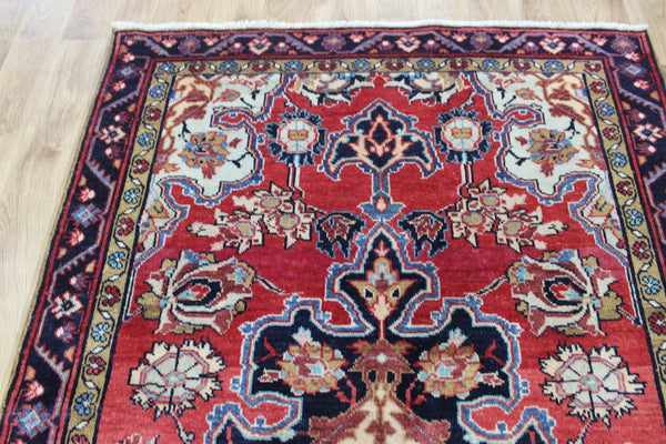 An interesting handmade Persian Hamadan rug 196 x 127 cm