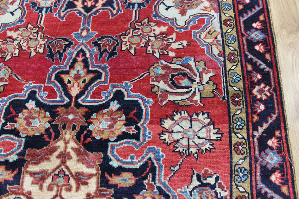 An interesting handmade Persian Hamadan rug 196 x 127 cm