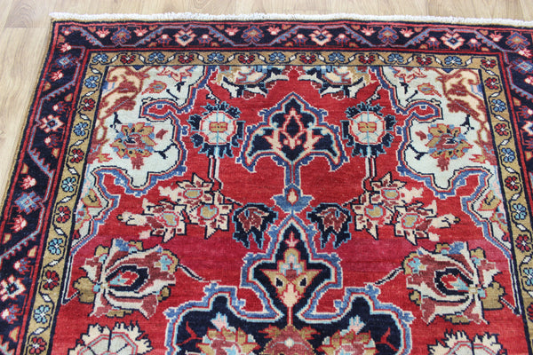An interesting handmade Persian Hamadan rug 196 x 127 cm