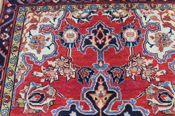An interesting handmade Persian Hamadan rug 196 x 127 cm