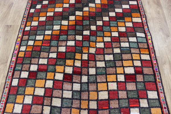 Vintage handmade Persian tribal rug with an all over checked design 175 x 105 cm
