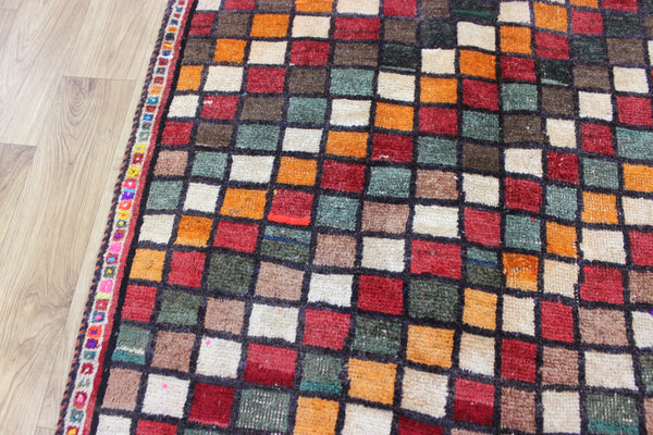 Vintage handmade Persian tribal rug with an all over checked design 175 x 105 cm