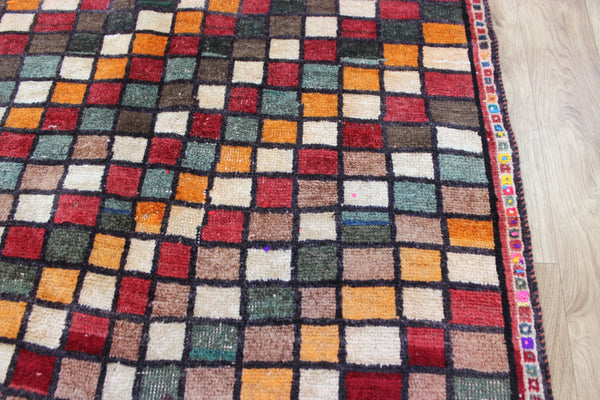 Vintage handmade Persian tribal rug with an all over checked design 175 x 105 cm