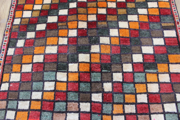 Vintage handmade Persian tribal rug with an all over checked design 175 x 105 cm