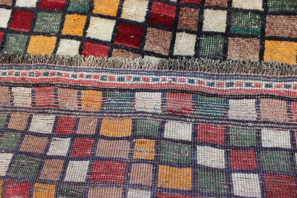 Vintage handmade Persian tribal rug with an all over checked design 175 x 105 cm