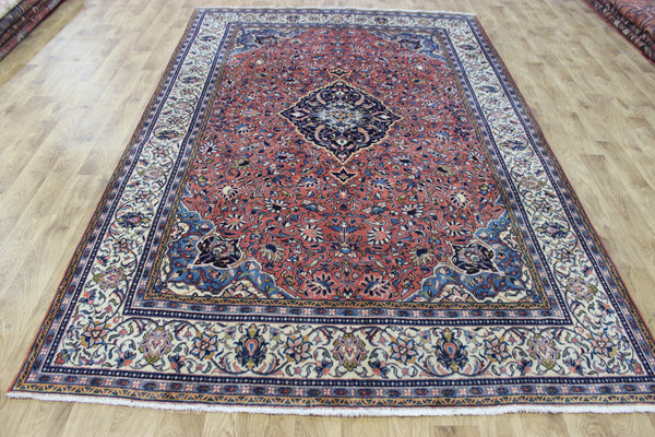 Fine handmade Persian Saroukh carpet of classic design 335 x 200 cm