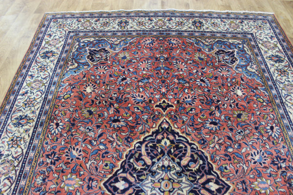 Fine handmade Persian Saroukh carpet of classic design 335 x 200 cm