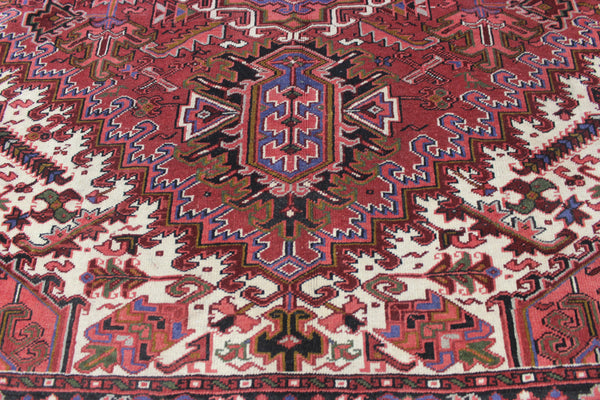 Antique Heriz carpet with a very well-drawn large medallion, Circa 1950.