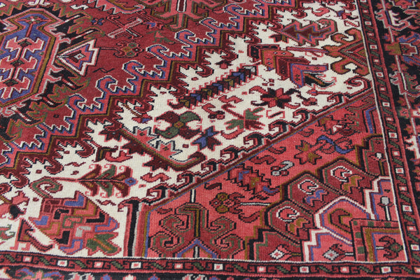 Antique Heriz carpet with a very well-drawn large medallion, Circa 1950.