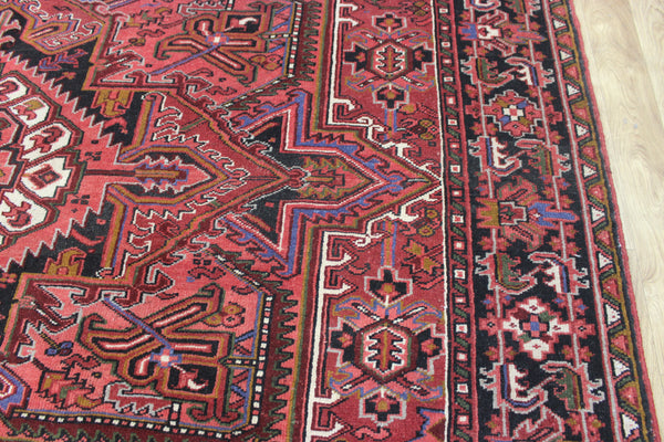 Antique Heriz carpet with a very well-drawn large medallion, Circa 1950.