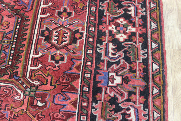 Antique Heriz carpet with a very well-drawn large medallion, Circa 1950.