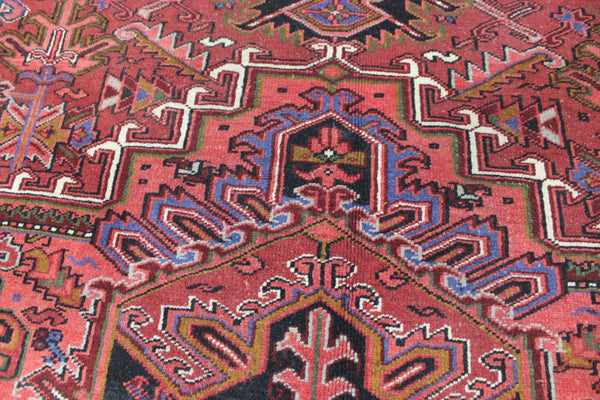 Antique Heriz carpet with a very well-drawn large medallion, Circa 1950.
