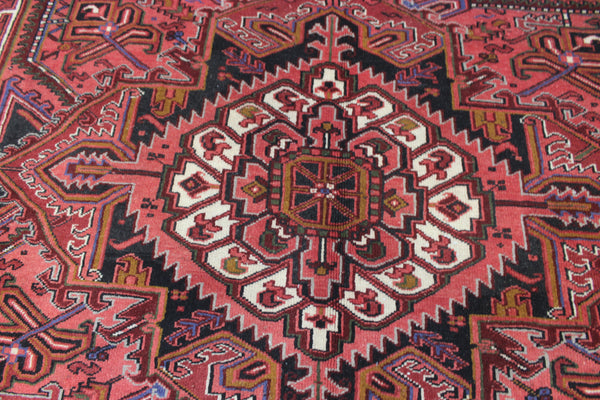 Antique Heriz carpet with a very well-drawn large medallion, Circa 1950.