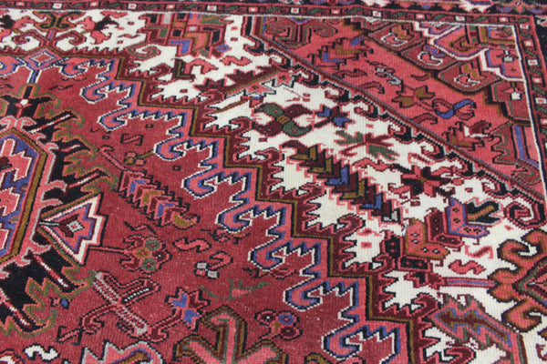 Antique Heriz carpet with a very well-drawn large medallion, Circa 1950.