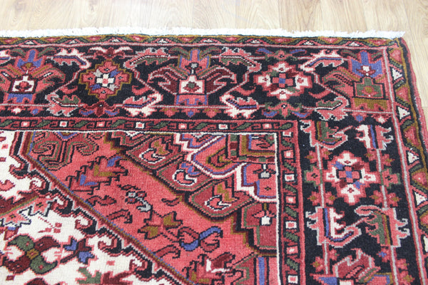 Antique Heriz carpet with a very well-drawn large medallion, Circa 1950.