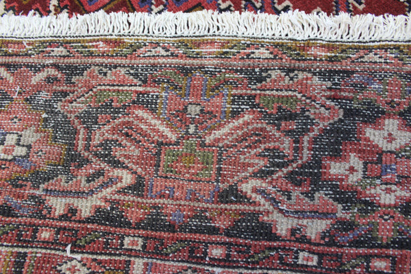 Antique Heriz carpet with a very well-drawn large medallion, Circa 1950.