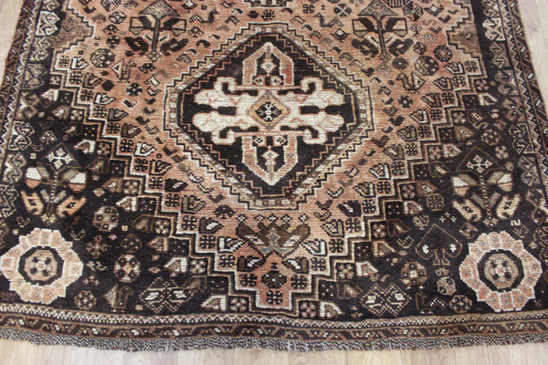 ANTIQUE QASHQAI TRIBAL WOOL RUG OF TRADITIONAL MEDALLION DESIGN 230 X 145 CM