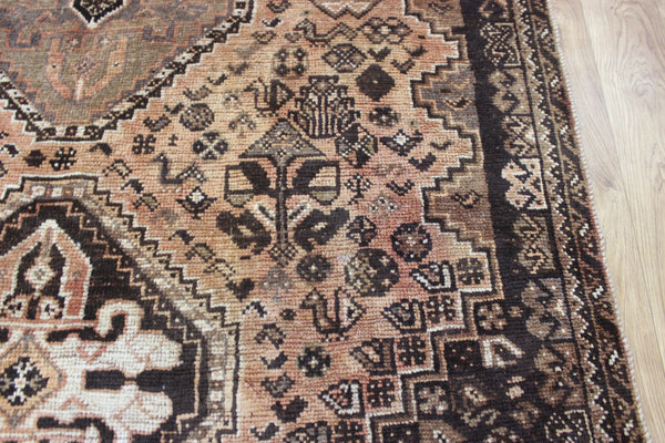 ANTIQUE QASHQAI TRIBAL WOOL RUG OF TRADITIONAL MEDALLION DESIGN 230 X 145 CM