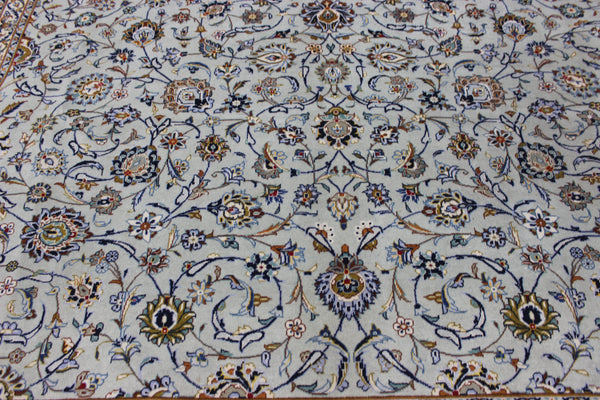 Large handmade Persian kashan carpet, of superb classic floral design395 x 301 cm