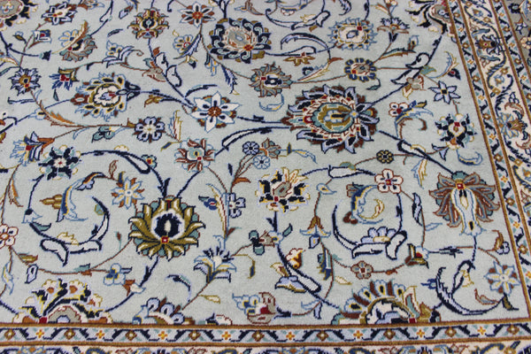 Large handmade Persian kashan carpet, of superb classic floral design395 x 301 cm