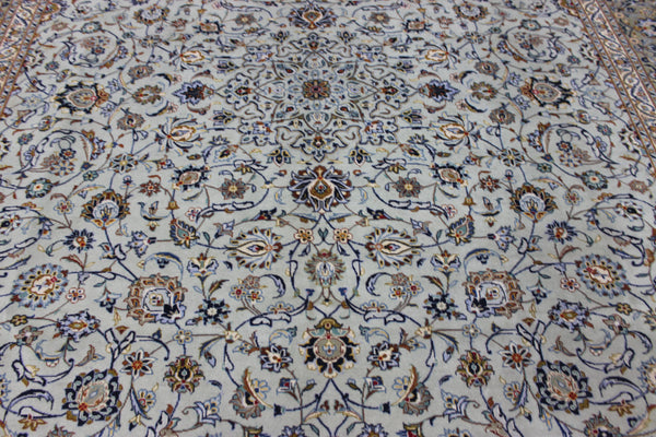 Large handmade Persian kashan carpet, of superb classic floral design395 x 301 cm